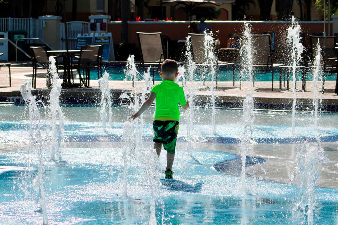 Commercial splash pad with ground spray jets in controlled public use water play area